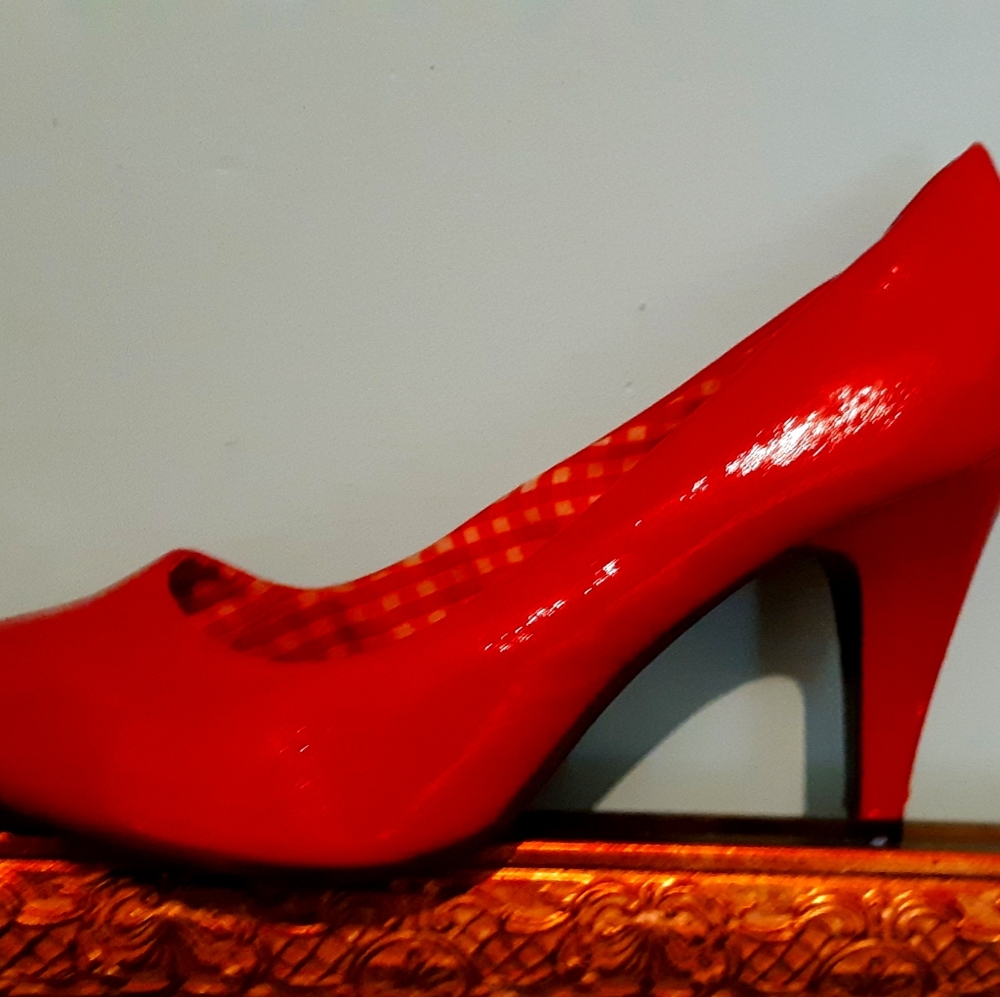 Lipstick Red Pumps - Picture 2 of 6